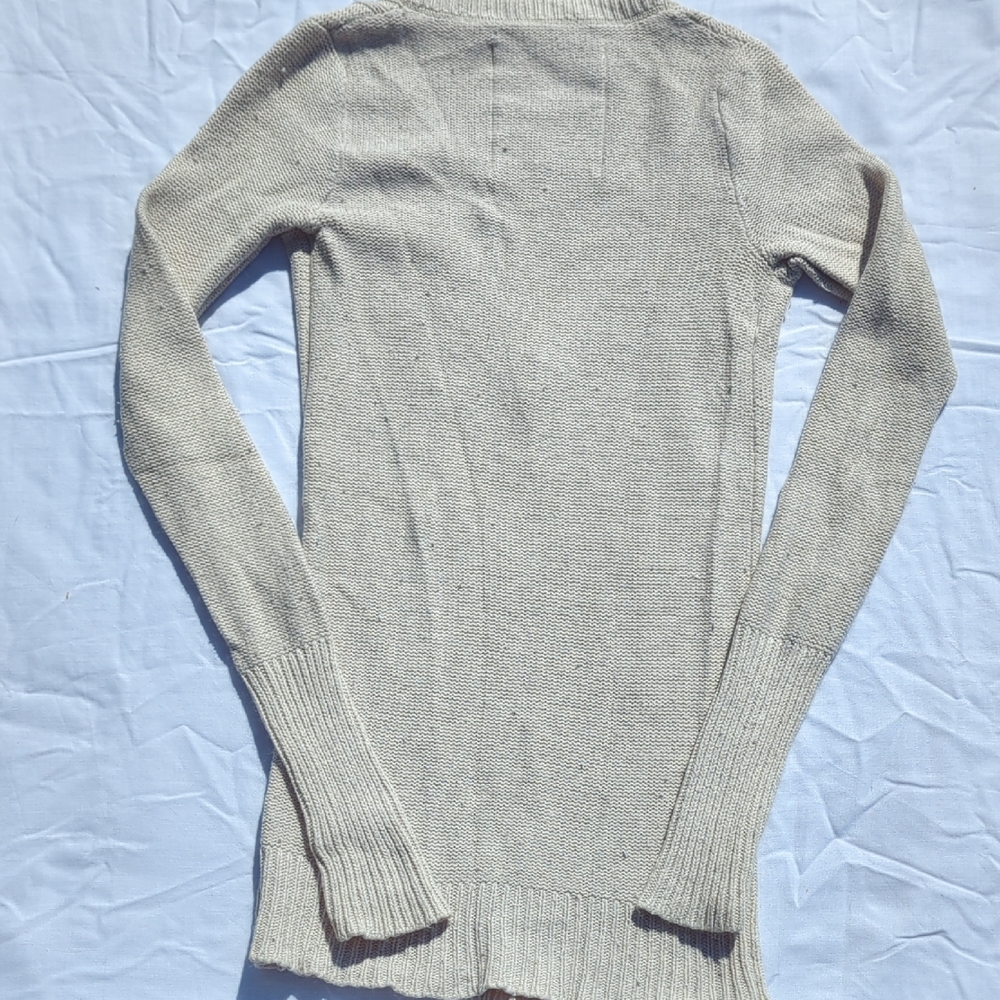 Hollister Women's Light Beige Cable Knit V-Neck Sweater - Picture 6 of 7